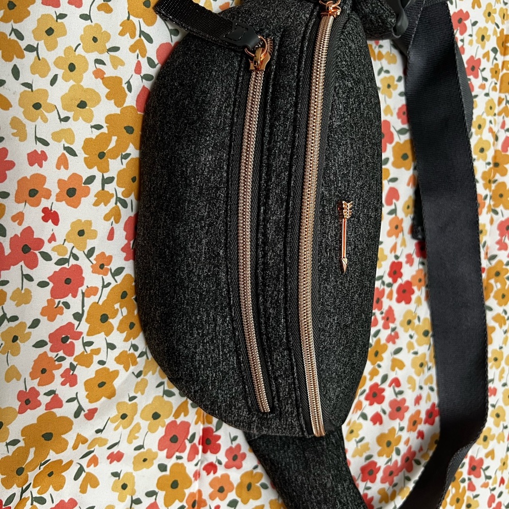 Stella & Dot fanny pack